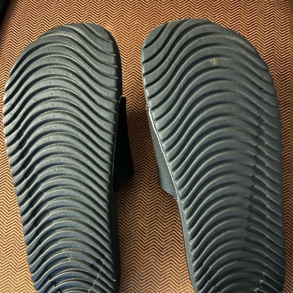 Nike Slides 5Y - Picture 2 of 3